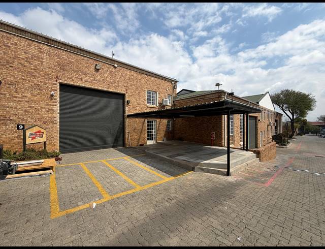 299M² WAREHOUSE TO LET IN HALFWAY HOUSE
